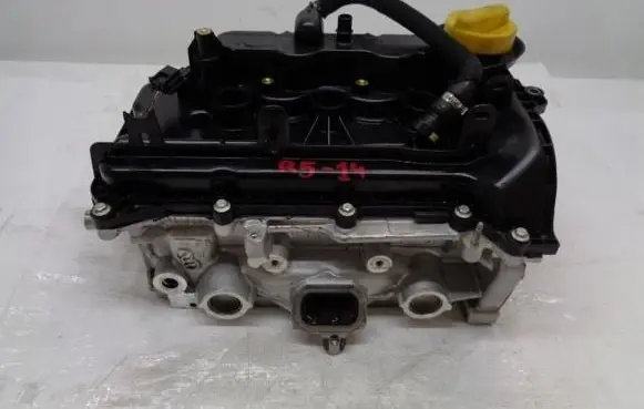 Renault Clio V Engine head HR10DET