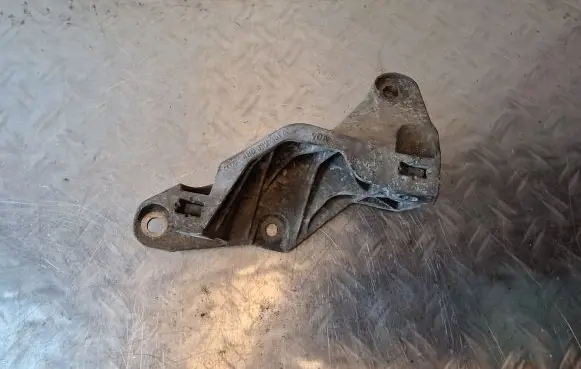 Audi A6 S6 C5 4B Engine mounting bracket 4B0399351A