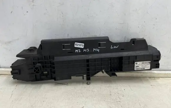 BMW M4 F82 F83 Radiator mount bracket 7848786