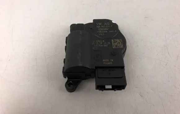 Volkswagen Tiguan Air flap motor/actuator 2Q0907511F