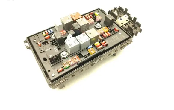 Opel Astra J Fuse module 13343767 1110088AC