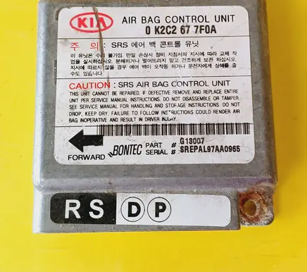 KIA Carens I Airbag control unit/module 0K2C2677F0A