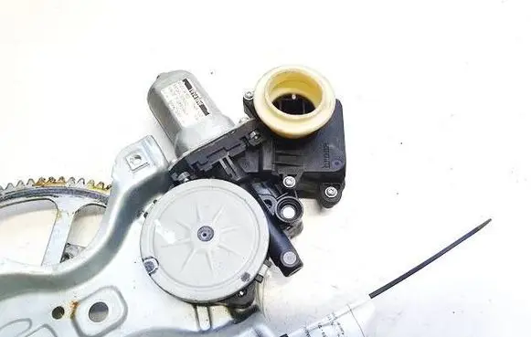 Toyota Avensis T270 Front door window regulator motor 8572005050C 912019103