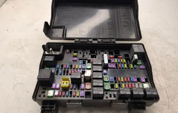 Jeep Grand Cherokee Fuse box set P68194607AD