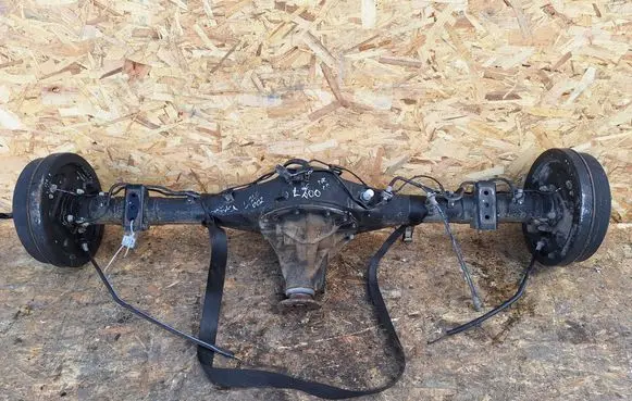 Mitsubishi L200 Rear differential