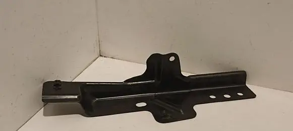 Audi Q7 4L Fender mounting bracket 4L0805697