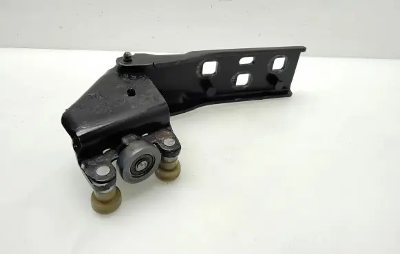 Renault Trafic III (X82) Sliding door middle roller runner 777645238R 93451715 777647086R