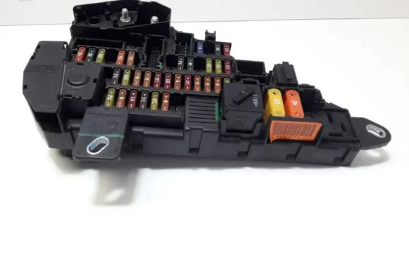 BMW 5 E60 E61 Fuse module 6906601