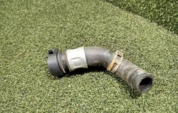 Renault Trafic III (X82) Engine coolant pipe/hose 110607802R