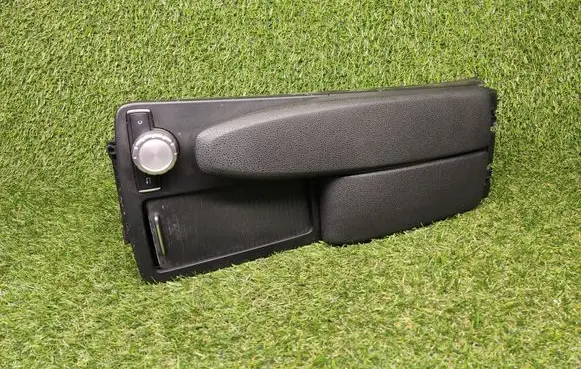 Mercedes-Benz C W204 Armrest A2046801339