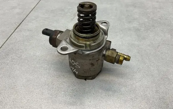 Volkswagen Eos Fuel injection high pressure pump 03C127026D