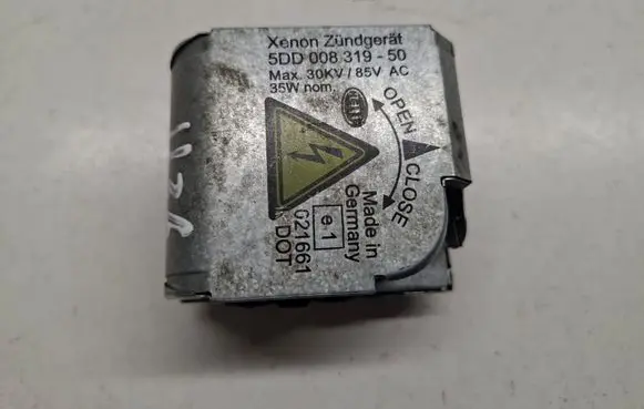 Mercedes-Benz CLS C219 Headlight ballast module Xenon 5DD00831950