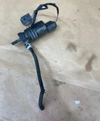BMW 4 F36 Gran coupe Windscreen/windshield washer pump 7302589