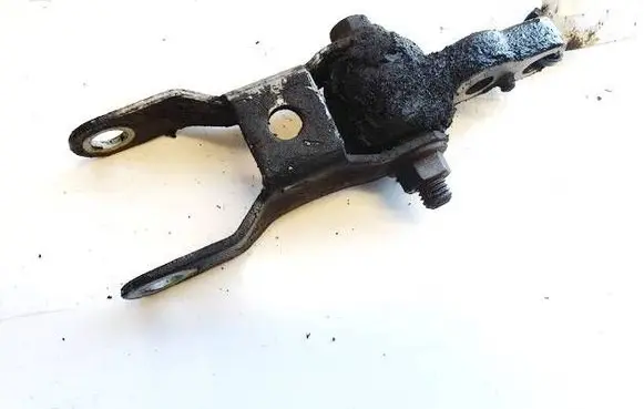 Volvo S70 V70 V70 XC Engine mount bracket