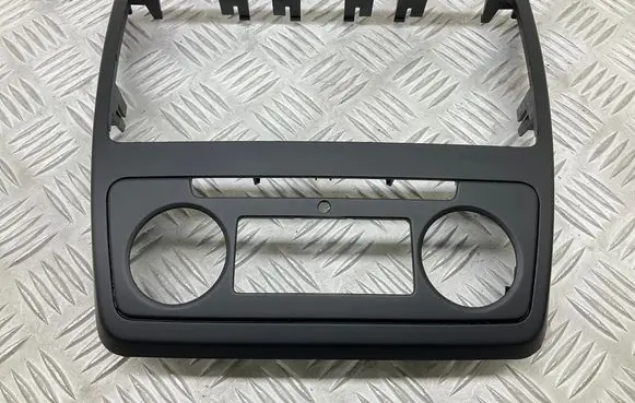Skoda Yeti (5L) Radio/GPS head unit trim 5L0858069H