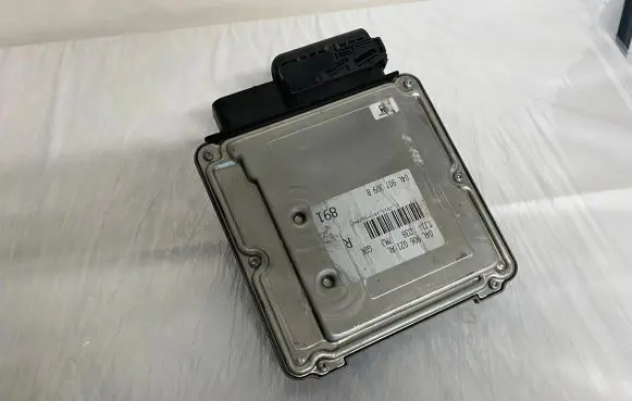 Volkswagen Golf VII Engine control unit/module 04L907309B 0281018510