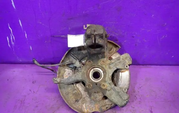 Skoda Octavia Mk2 (1Z) Front wheel hub spindle knuckle