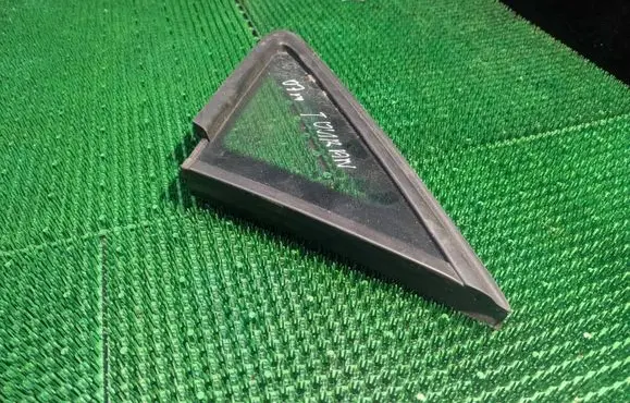 Volkswagen Touran I Front triangle window/glass DOT24M68AS2 E000255 43R00048