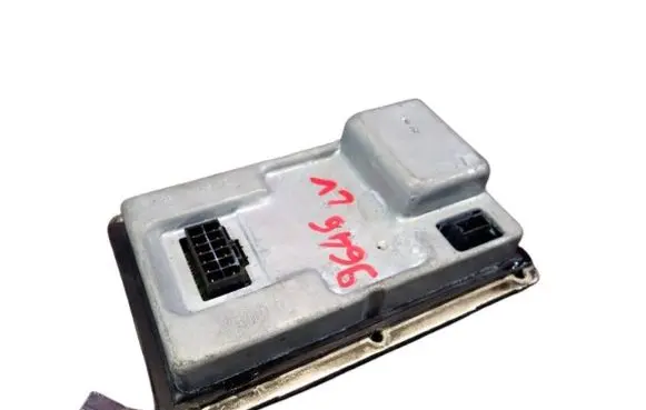 Volkswagen Touareg I Voltage converter/converter module 73010137N
