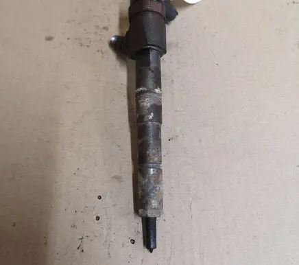 Opel Insignia A Fuel injector 0445110423