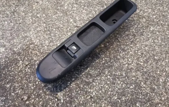 Peugeot 3008 I Electric window control switch