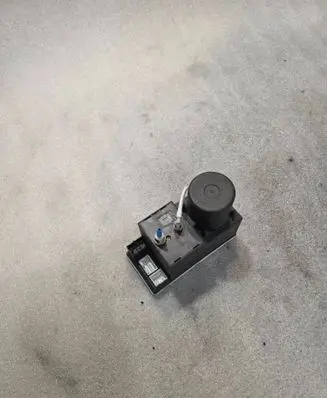 Audi A3 S3 8L Central locking vacuum pump 8D0862257B