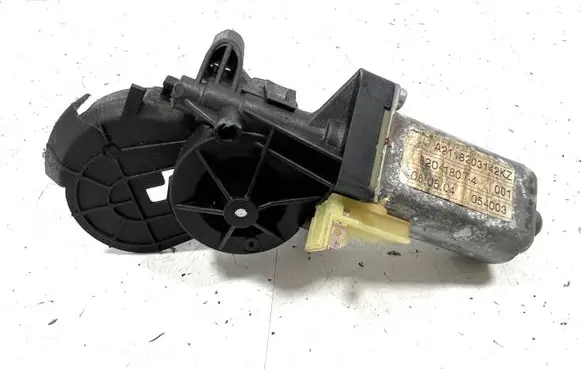 Mercedes-Benz E W211 Seat adjustment motor A2118203142KZ 820418074001 0390201939