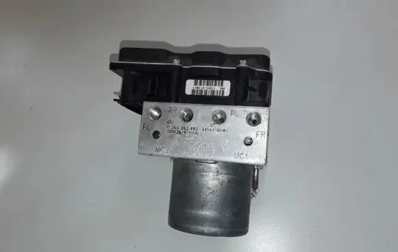 Toyota Avensis T270 ABS Pump 4454005140