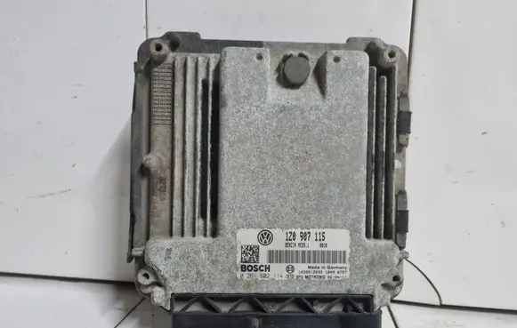 Skoda Octavia Mk2 (1Z) Engine control unit/module 1Z0907115 1039S12093 0261S02114