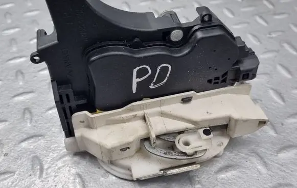 Mitsubishi Outlander Front door lock MN167831