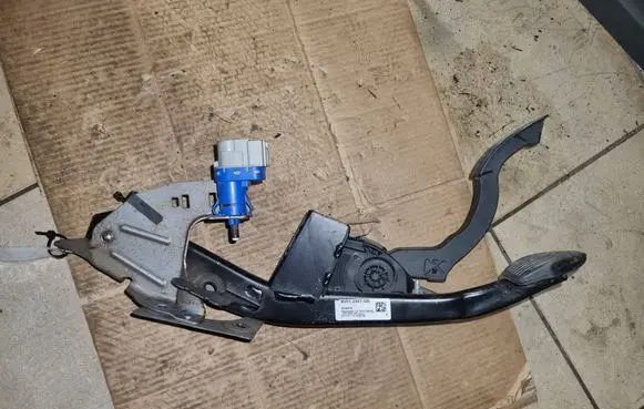 Ford Focus Pedal assembly BV612467GB