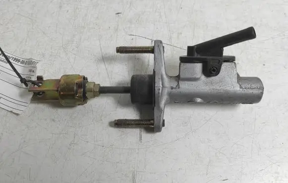 Toyota Yaris Verso Clutch master cylinder 31420-52010
