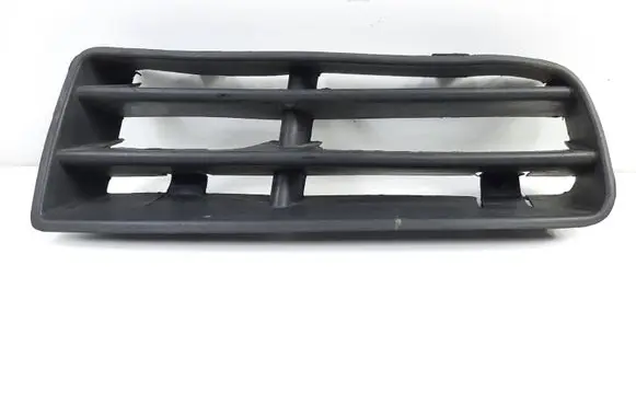 Volkswagen Golf IV Front bumper lower grill