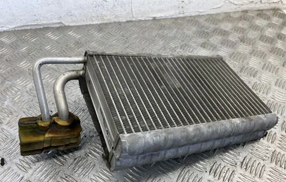 BMW 5 E60 E61 Air conditioning (A/C) radiator (interior) 69460439 H9093