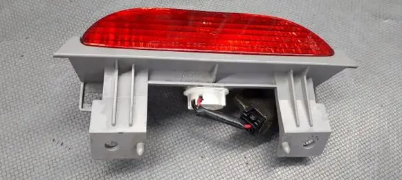 KIA Carnival Third/center stoplight
