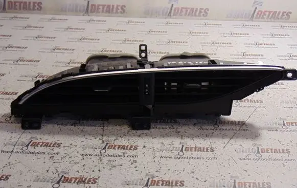 Toyota Yaris Dash center air vent grill 556700D250