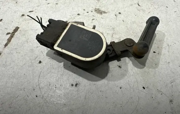 BMW 5 F10 F11 Headlight/headlamp level sensor 6860843 25916010
