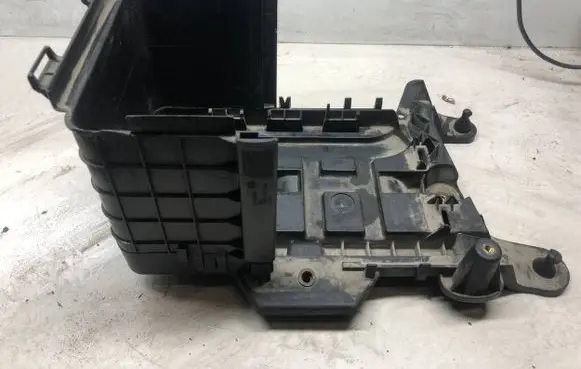 Volkswagen PASSAT B7 Battery box tray 1K0915333B