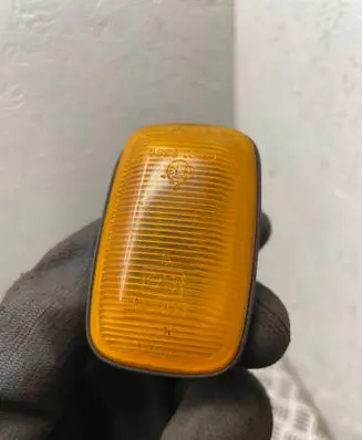 Front fender indicator light