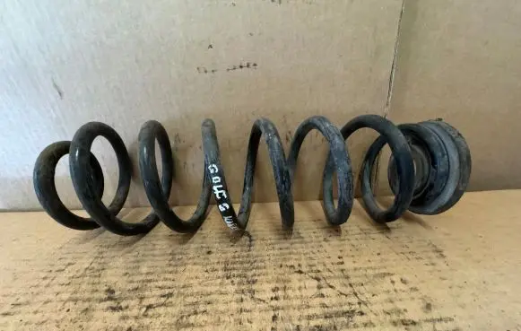 Volkswagen Golf VI Rear coil spring