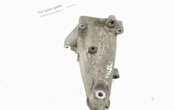Mercedes-Benz C W204 Engine mounting bracket 2712232704 A2712232704