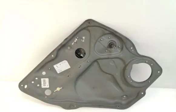 Rear window lifting mechanism without motor