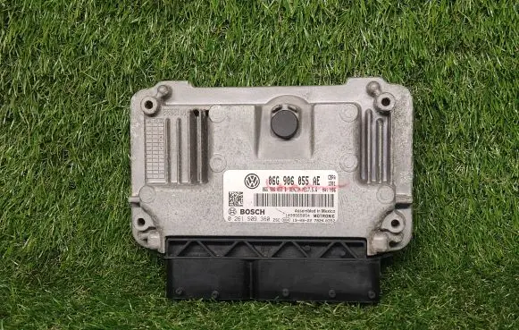 Volkswagen Jetta VI Engine control unit/module ECU 06G906055AE 0261S09360