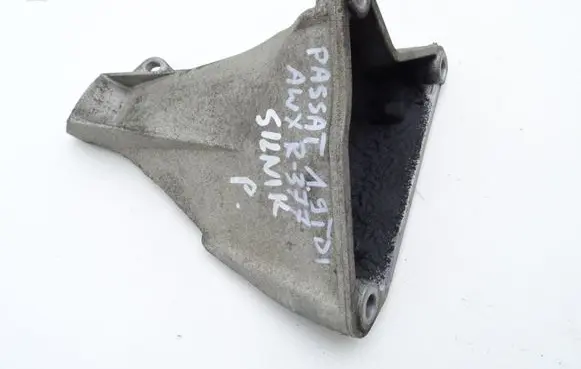 Volkswagen PASSAT B5.5 Engine mounting bracket 8D0199308AB
