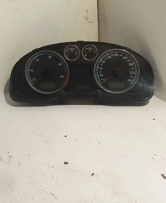Volkswagen PASSAT B5.5 Speedometer (instrument cluster) 3B0920807G