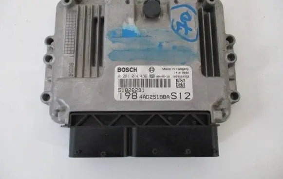 Fiat Bravo Engine control unit/module ECU 51828291