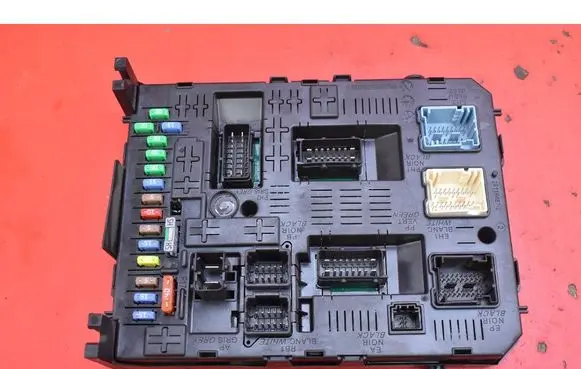 Peugeot 5008 Fuse box set 966405908002