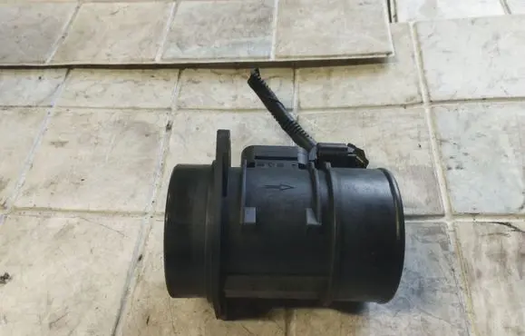 Nissan Note (E11) Mass air flow meter 5WK97007 8200358901B