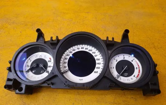 Mercedes-Benz E C207 W207 Speedometer (instrument cluster) A2129007329