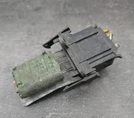 Volkswagen Polo III 6N 6N2 6NF Heater blower motor/fan resistor 1H0959263